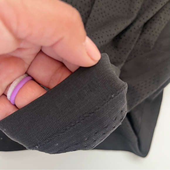 Lululemon Breeze By Short Sleeve *Squad
Black / Black size 8 - Picture 4 of 4